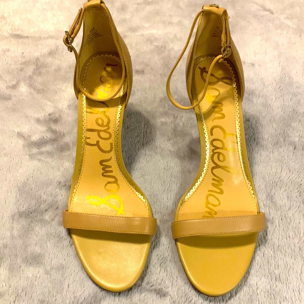 SAM EDELMAN Classic Nude Pumps